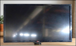 LG 32-Inch LED Flat Screen TV (Black)